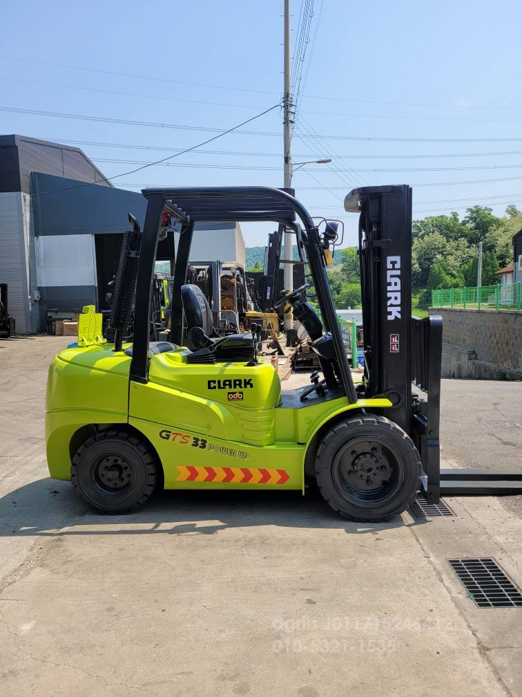 Clark Forklift GTS3.3톤3단마스트중고지게차  엔진내부