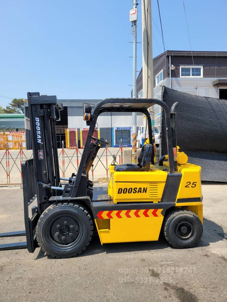 Doosan Forklift 두산LD2.5톤중고지게차  뒤우측면