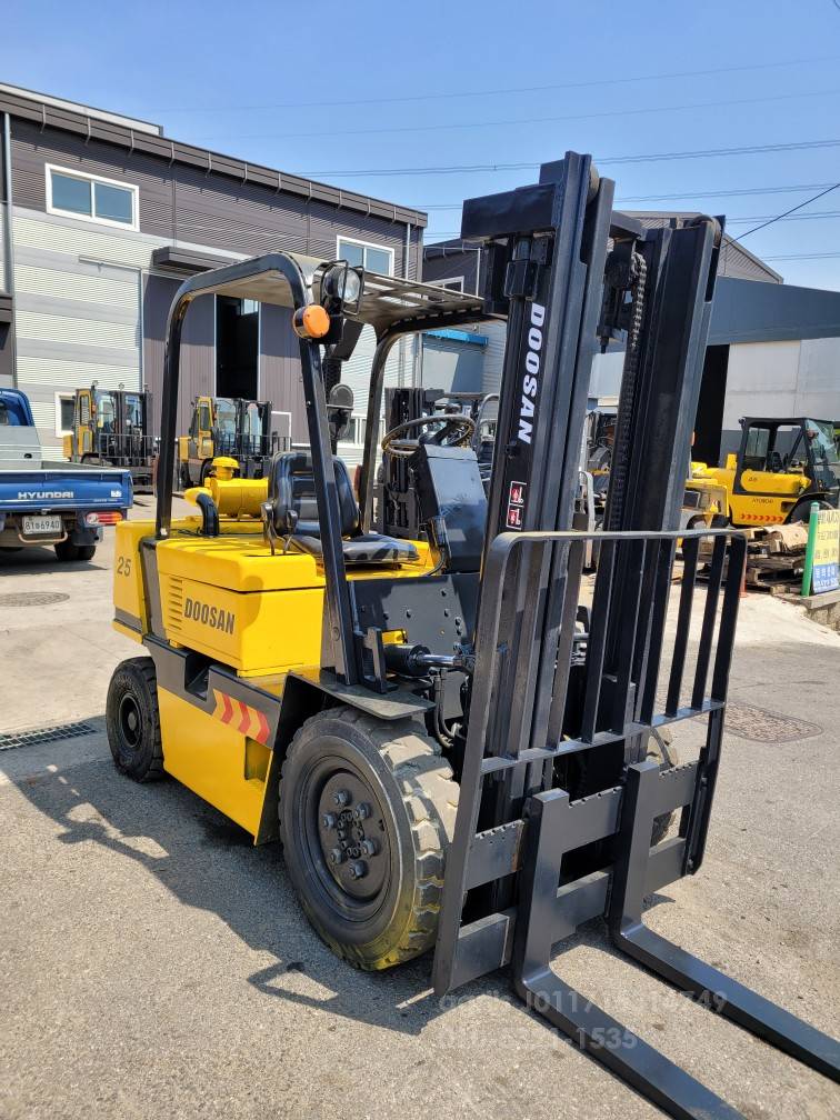 Doosan Forklift 두산LD2.5톤중고지게차  운전석