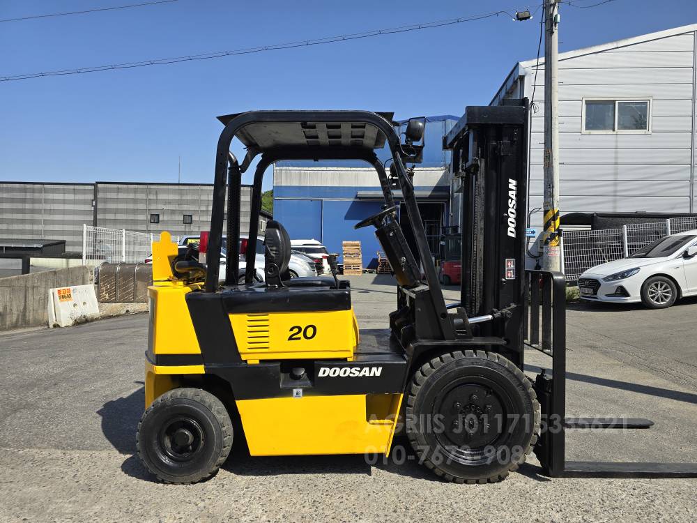 Doosan Forklift 지게차LD20S  앞좌측면