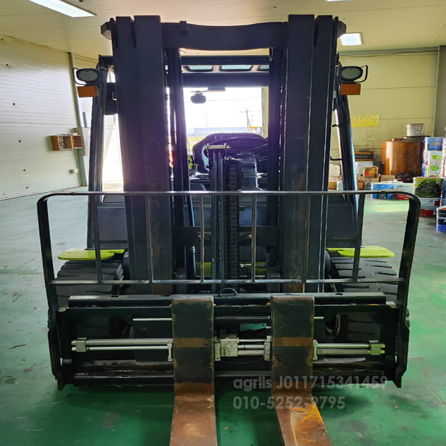 Clark Forklift S30D  측면