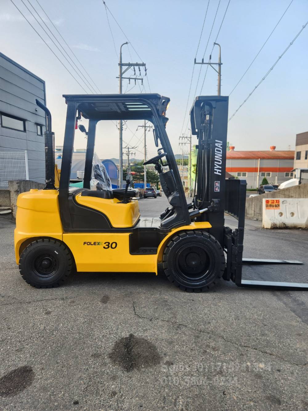 Hyundai Forklift 포렉스 3톤 자동발 지게차  앞좌측면