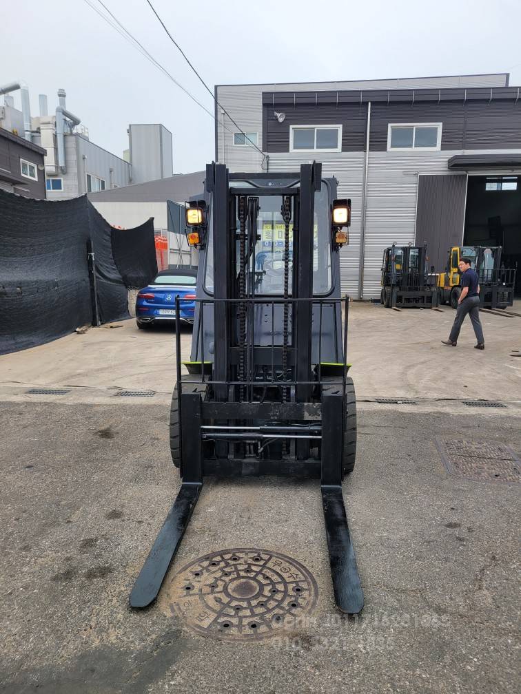 Clark Forklift FX3톤자동발중고지게차  측면