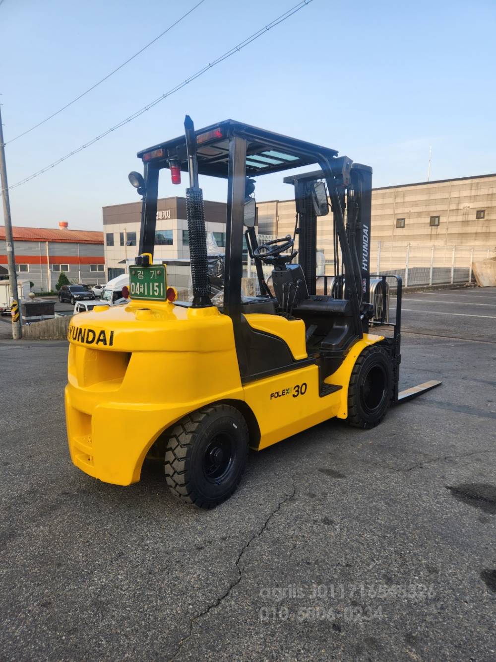 Hyundai Forklift 포렉스 3톤 자동발  측면