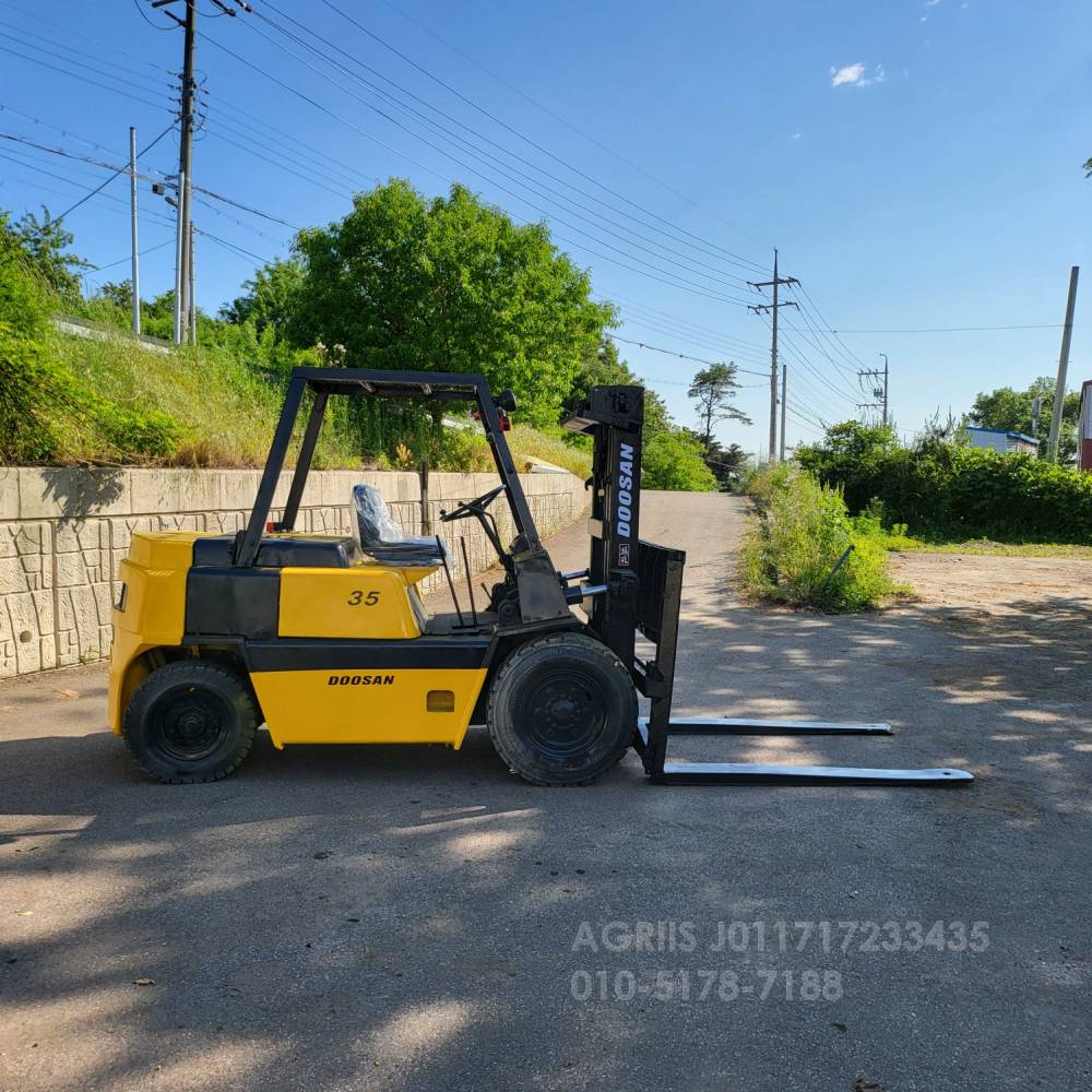 Doosan Forklift 중고지게차 두산 FD35M 디젤  지게차  앞좌측면