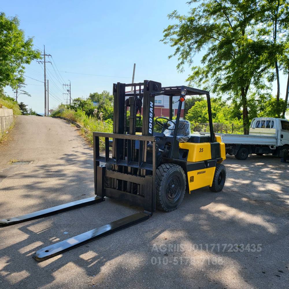 Doosan Forklift 중고지게차 두산 FD35M 디젤  지게차  측면