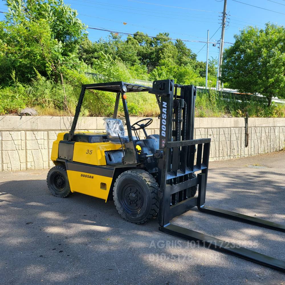 Doosan Forklift 중고지게차 두산 FD35M 디젤  지게차  운전석