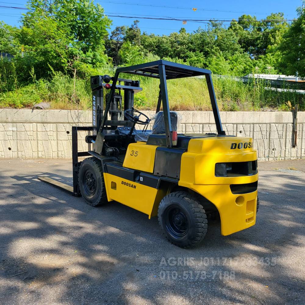 Doosan Forklift 중고지게차 두산 FD35M 디젤  지게차  엔진내부