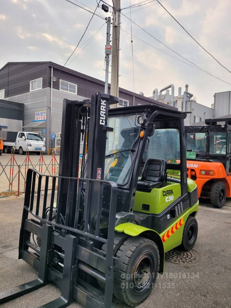  Forklift 3톤중고지게차  앞좌측면