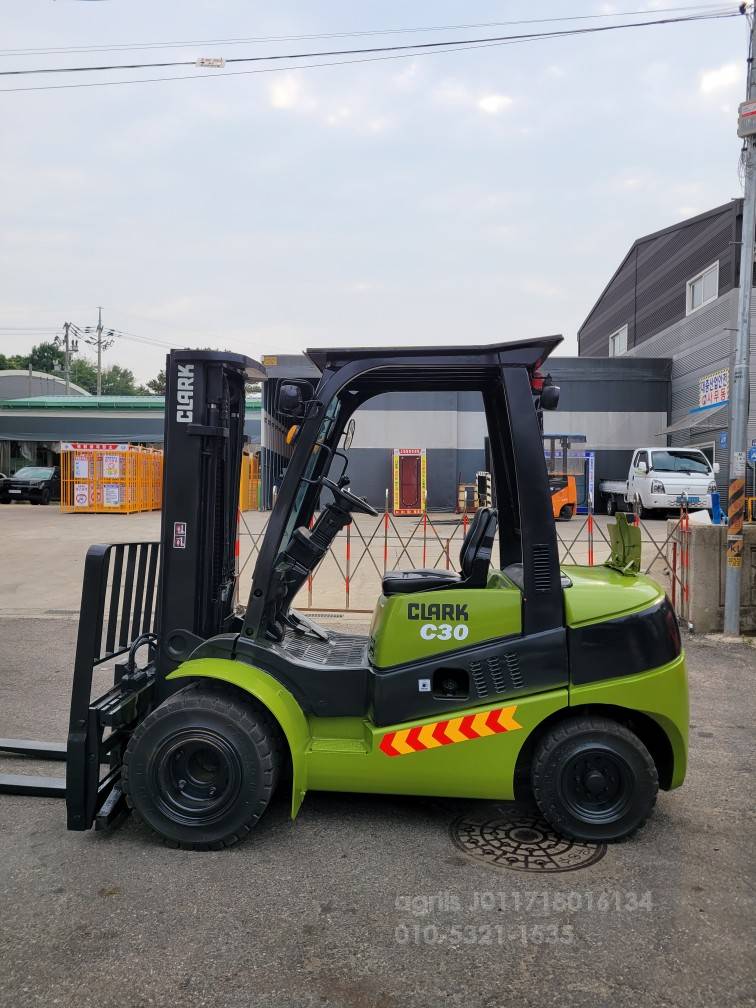  Forklift 3톤중고지게차  뒤우측면