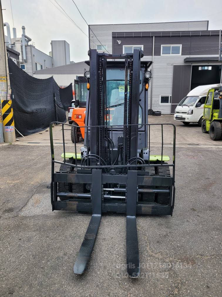  Forklift 3톤중고지게차  측면