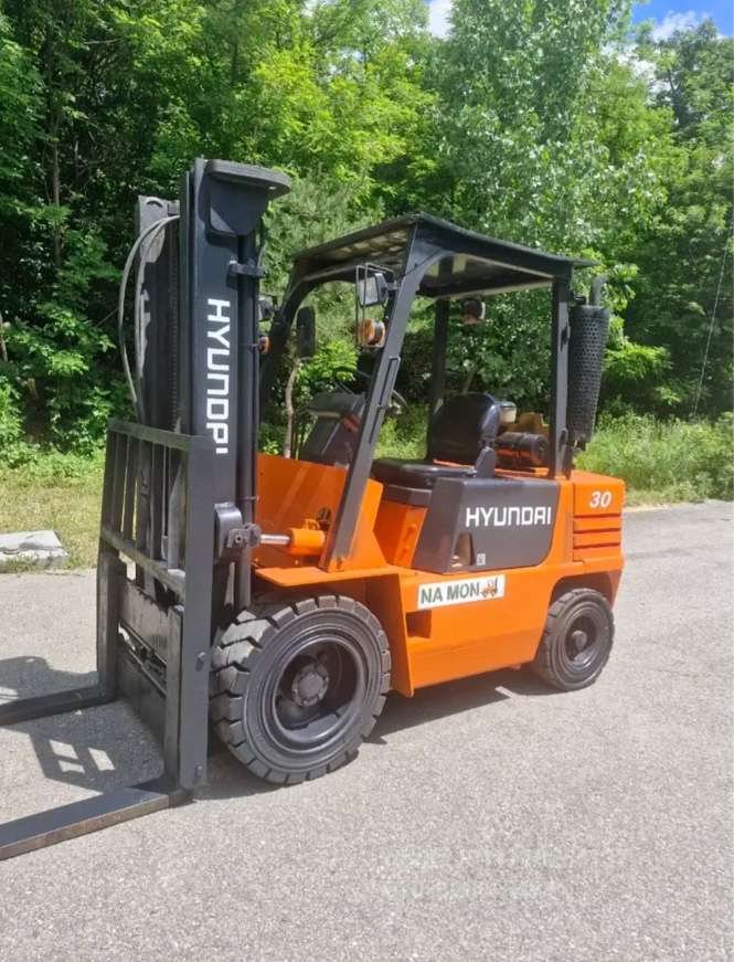 Kukje Forklift 현대 3톤 디젤지게차 자동발 올 통타이어  측면