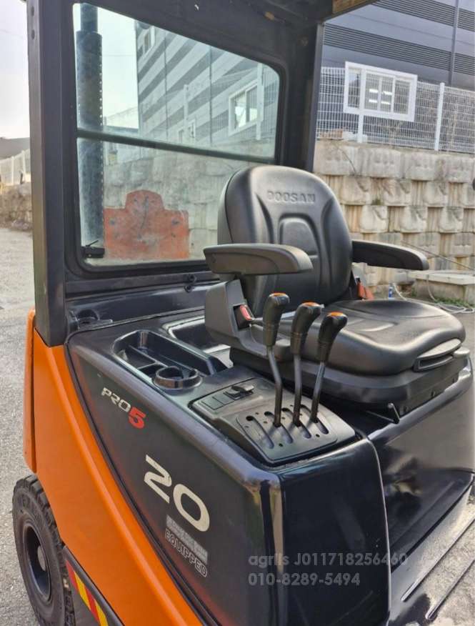 Kukje Forklift 두산 2톤 디젤지게차 3단마스타  엔진내부