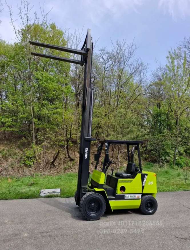 Kukje Forklift 삼성3톤 디젤지게차 3단마스터  엔진내부