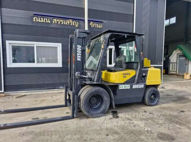 Kukje Forklift 두산3.5톤디젤지게차 자동발  엔진내부