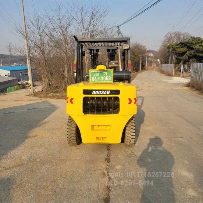 국제 지게차 두산 노랭이 4톤 자동발 디젤지게차 앞좌측면