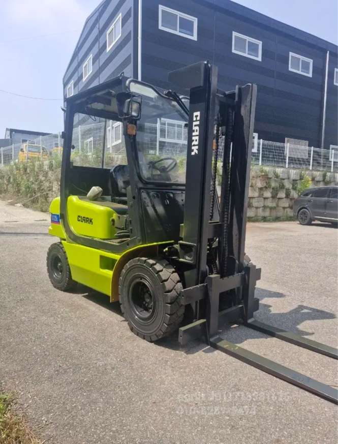 Kukje Forklift 삼성클락 2.5톤디젤지게차 올통타이어  측면