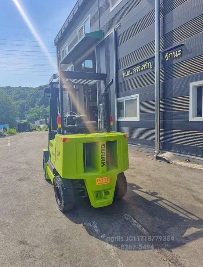 Kukje Forklift 삼성클락3톤 디젤지게차올통타이어  뒤우측면