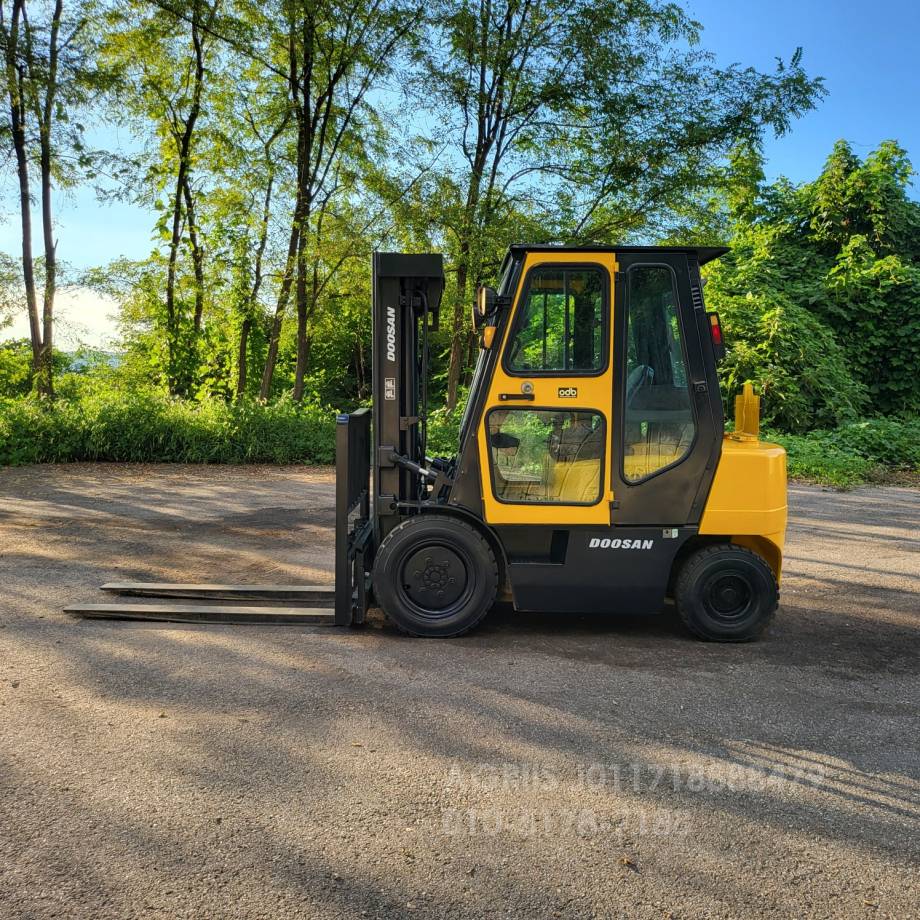 Doosan Forklift 중고지게차 두산25S-3 디젤 2.5톤 3단 지게차3스풀ㆍ사이드쉬프트  앞좌측면