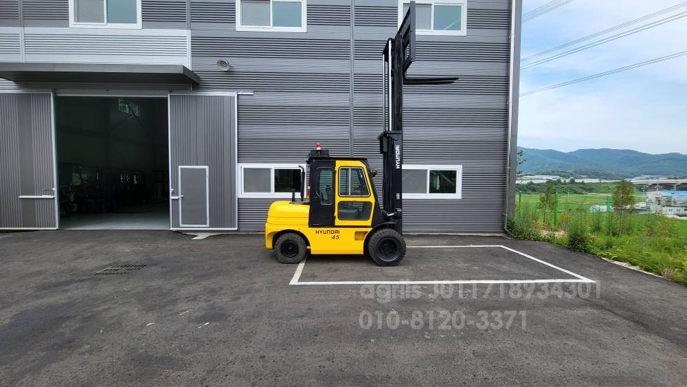 Hyundai Forklift 현대 4.5톤 하이마스트  뒤우측면