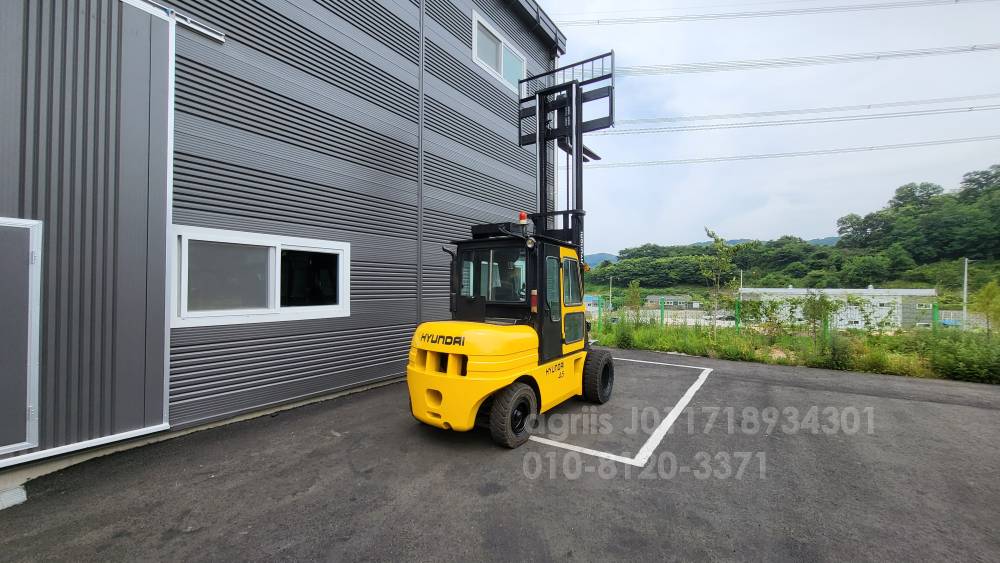 Hyundai Forklift 현대 4.5톤 하이마스트  측면