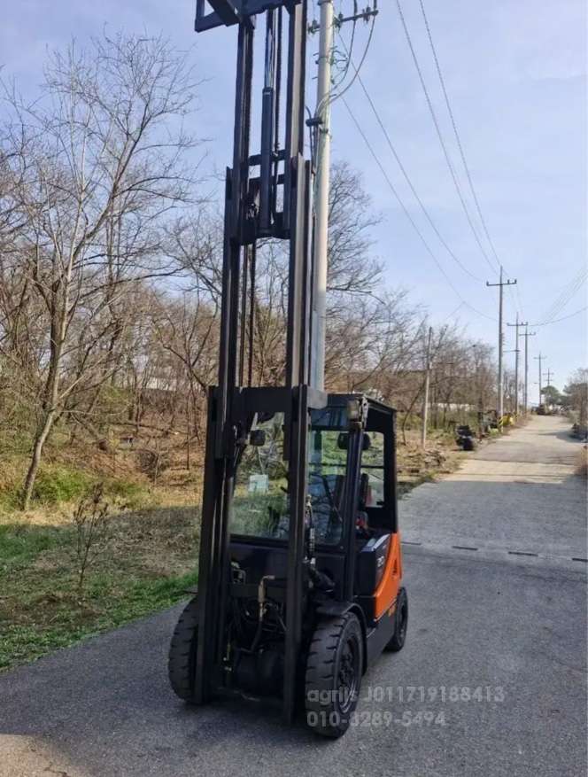 Kukje Forklift 두산 2톤 디젤지게차 3단마스타  엔진내부