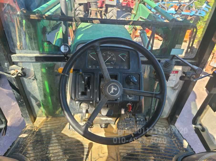 JohnDeere Tractor 5420 (75hp) 운전석