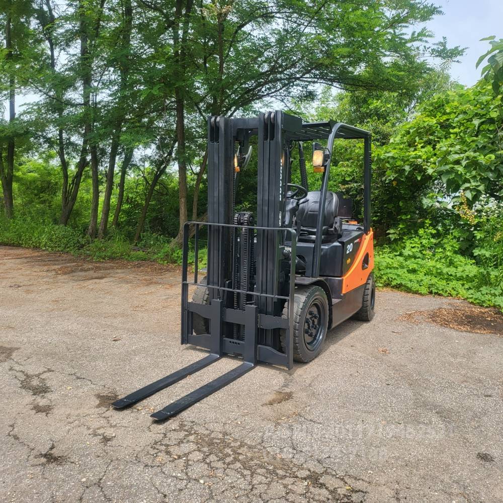 Doosan Forklift 중고지게차 두산D20S-5 디젤 2톤 3단 지게차 3단마스트  측면