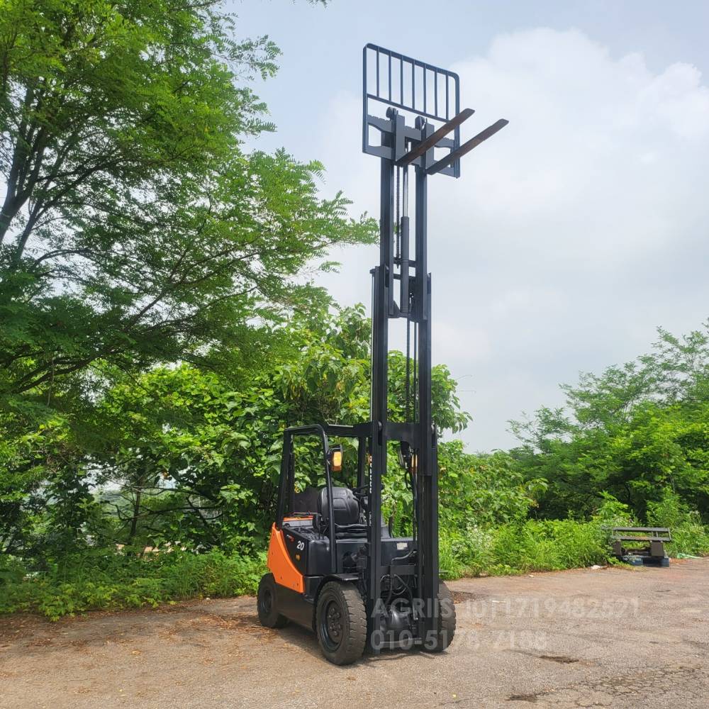 Doosan Forklift 중고지게차 두산D20S-5 디젤 2톤 3단 지게차 3단마스트  운전석