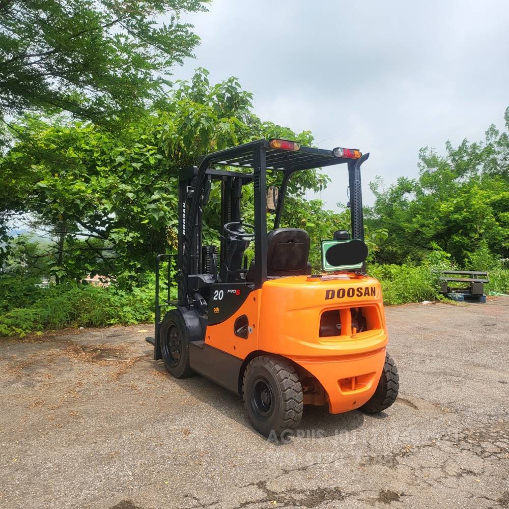 Doosan Forklift 중고지게차 두산D20S-5 디젤 2톤 3단 지게차 3단마스트  사진 6