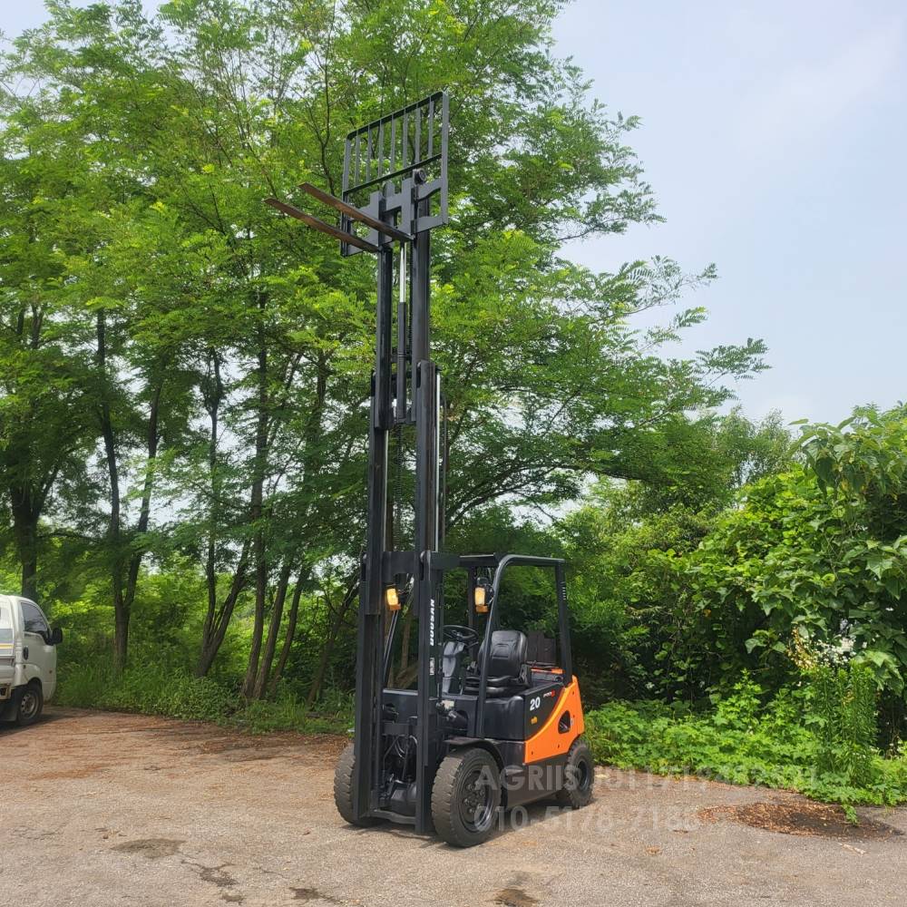 Doosan Forklift 중고지게차 두산D20S-5 디젤 2톤 3단 지게차 3단마스트  사진 8