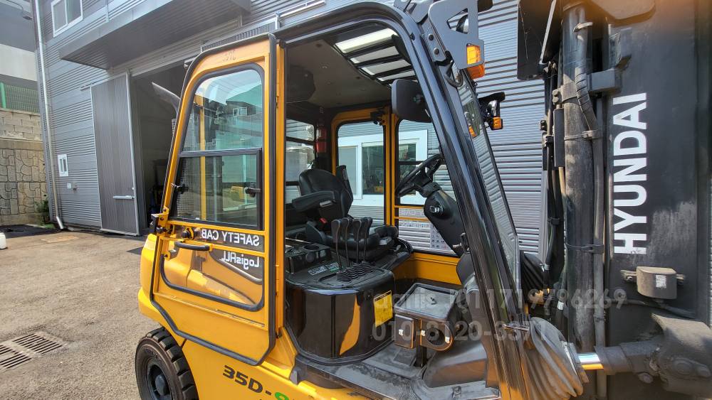 Hyundai Forklift 현대 3.5톤 3단 풀옵션 2018년식 더블타이어  운전석