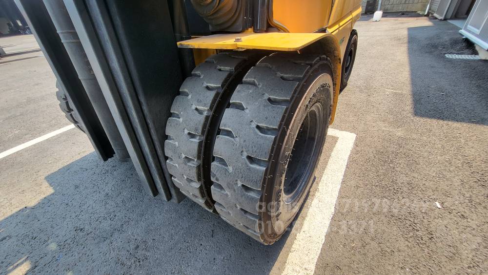 Hyundai Forklift 현대 3.5톤 3단 풀옵션 2018년식 더블타이어  사진 6