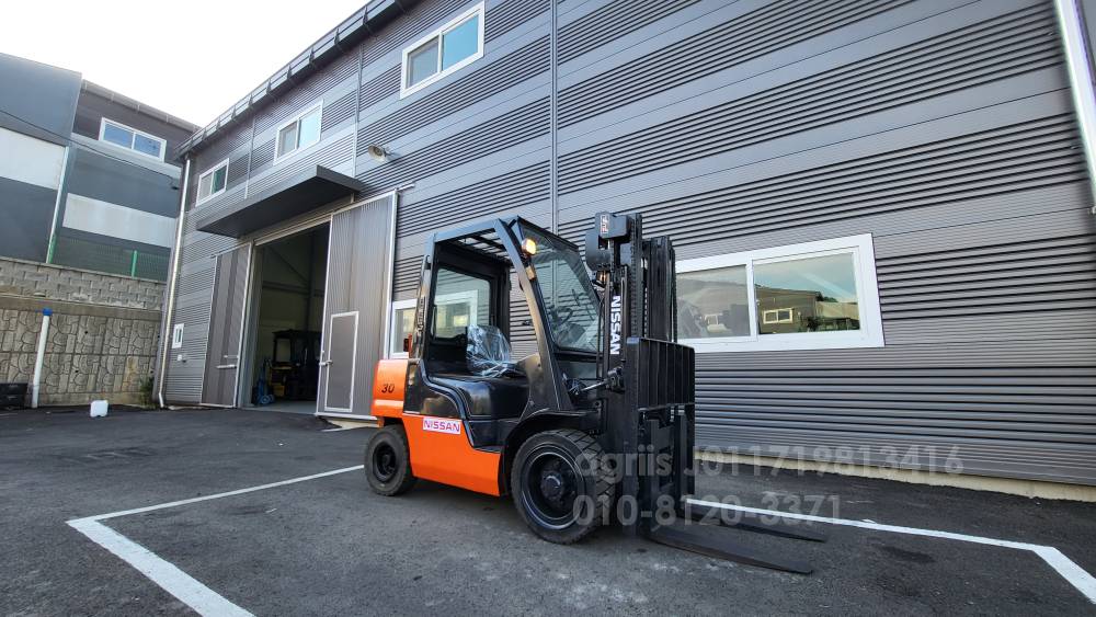 Nissan Forklift 닛산 3톤 디젤지게차  앞좌측면