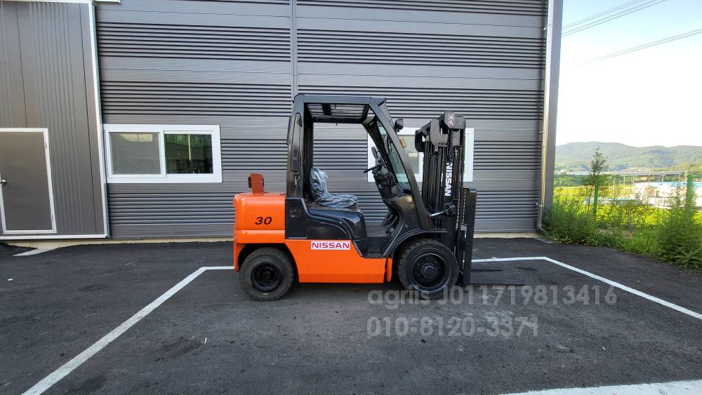 Nissan Forklift 닛산 3톤 디젤지게차  뒤우측면