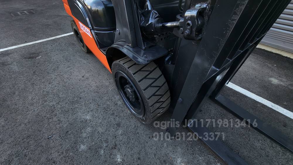 Nissan Forklift 닛산 3톤 디젤지게차  운전석