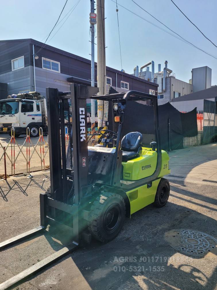 Clark Forklift 클라크2.5톤중고지게차  앞좌측면