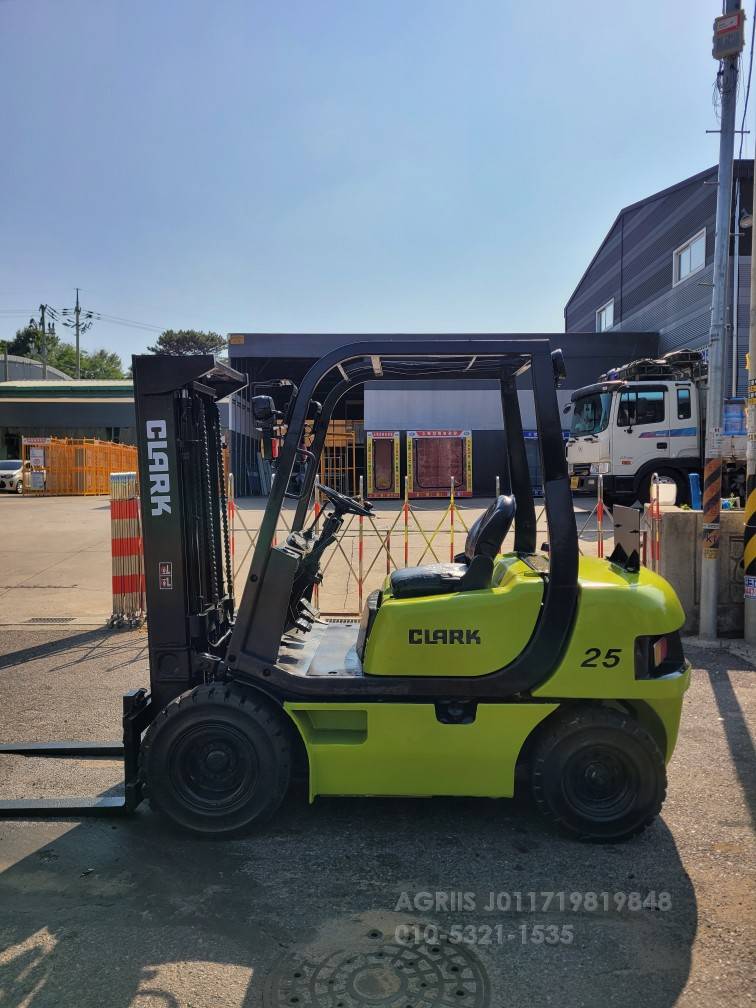 Clark Forklift 클라크2.5톤중고지게차  뒤우측면