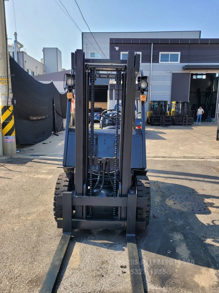 Clark Forklift 클라크2.5톤중고지게차  측면