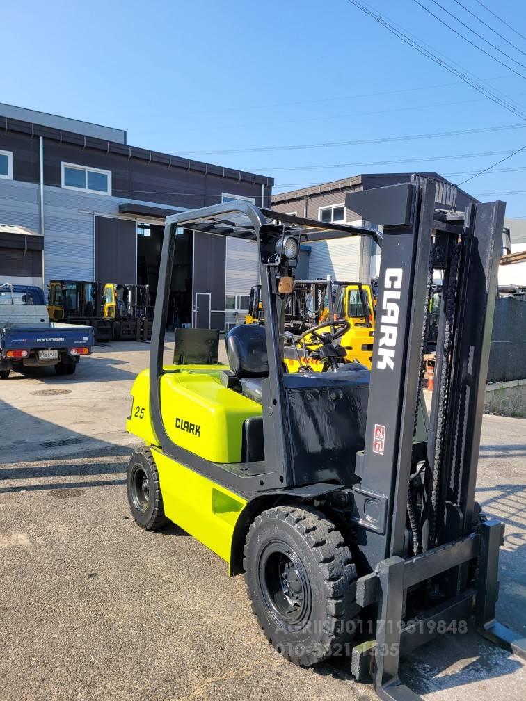 Clark Forklift 클라크2.5톤중고지게차  운전석