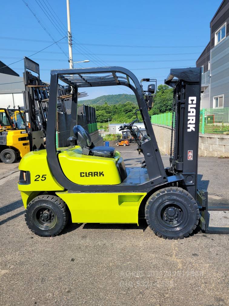 Clark Forklift 클라크2.5톤중고지게차  엔진내부