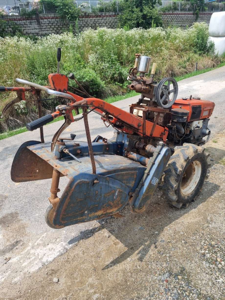 Daedong Power Tiller DT10 (10hp) 운전석