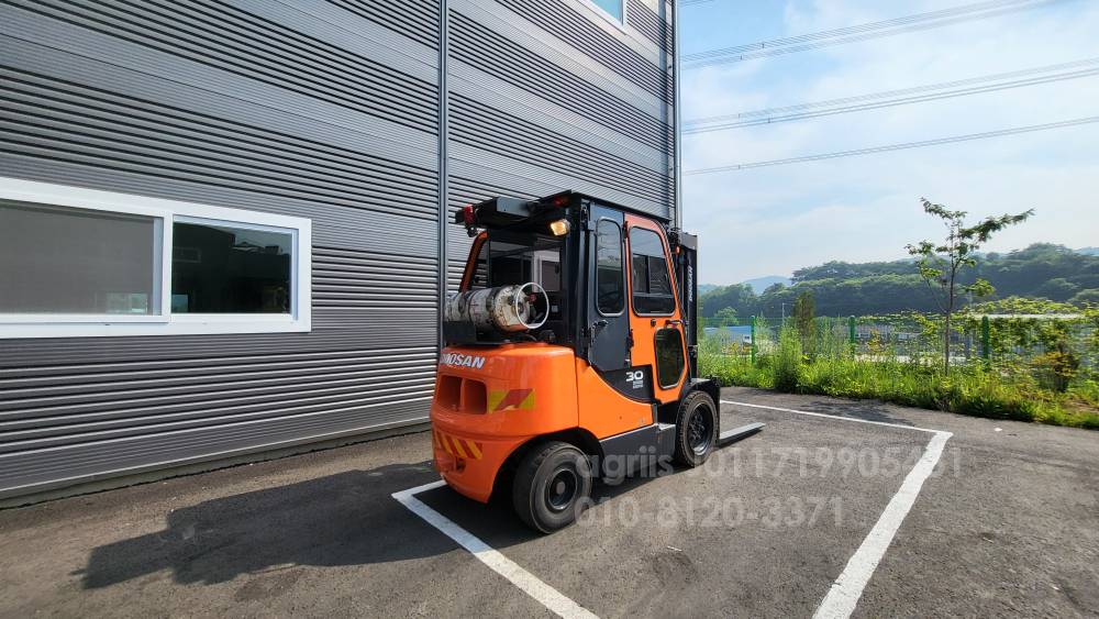 Doosan Forklift 두산 3톤 자동발 2016년식 에어컨 히터  측면