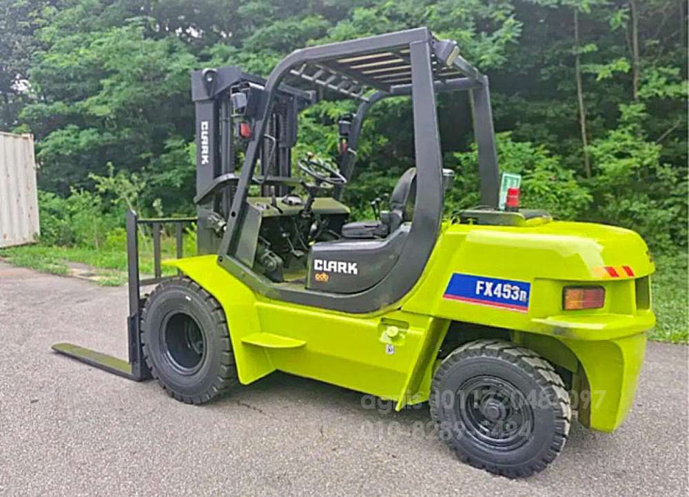 Kukje Forklift 삼성4.5톤 디젤 습식브레이크  엔진내부