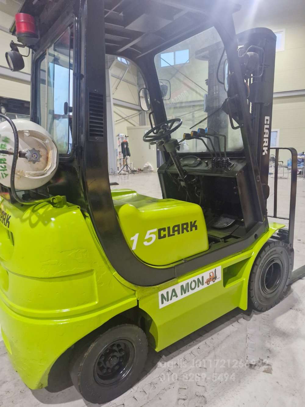 Samsung Forklift 삼성 1.5톤 자동발싸이드쉬프트 장착 복합형 가스지게차  뒤우측면