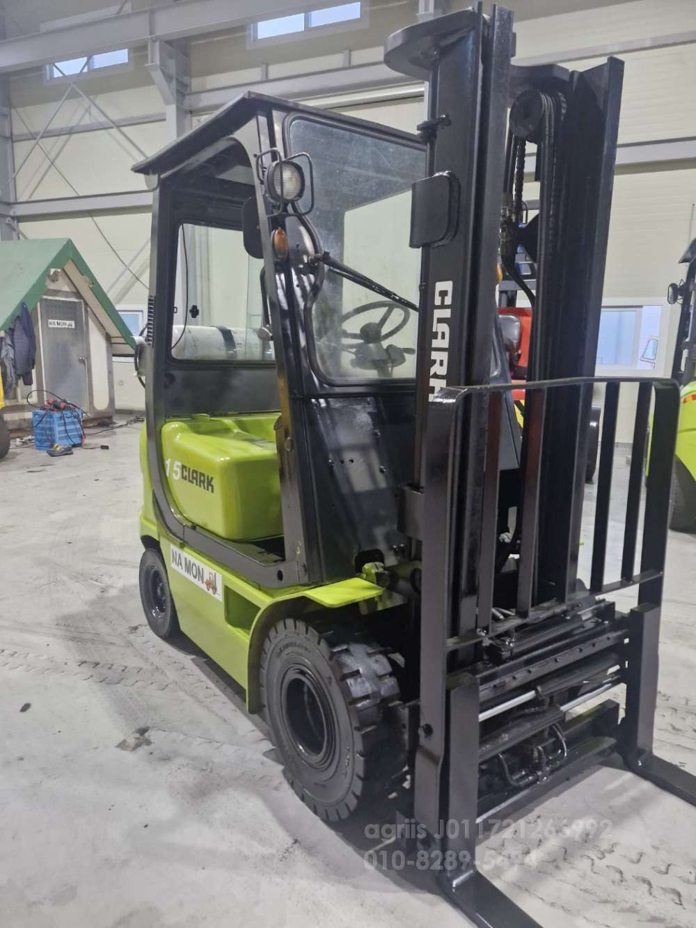 Samsung Forklift 삼성 1.5톤 자동발싸이드쉬프트 장착 복합형 가스지게차  운전석