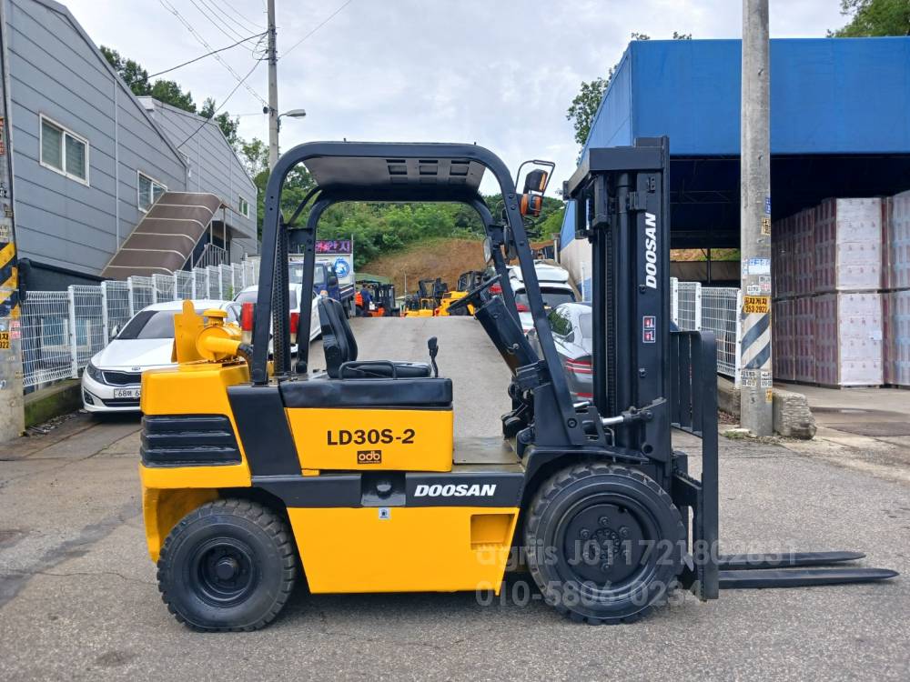 Doosan Forklift LD3톤 습식 지게차  앞좌측면