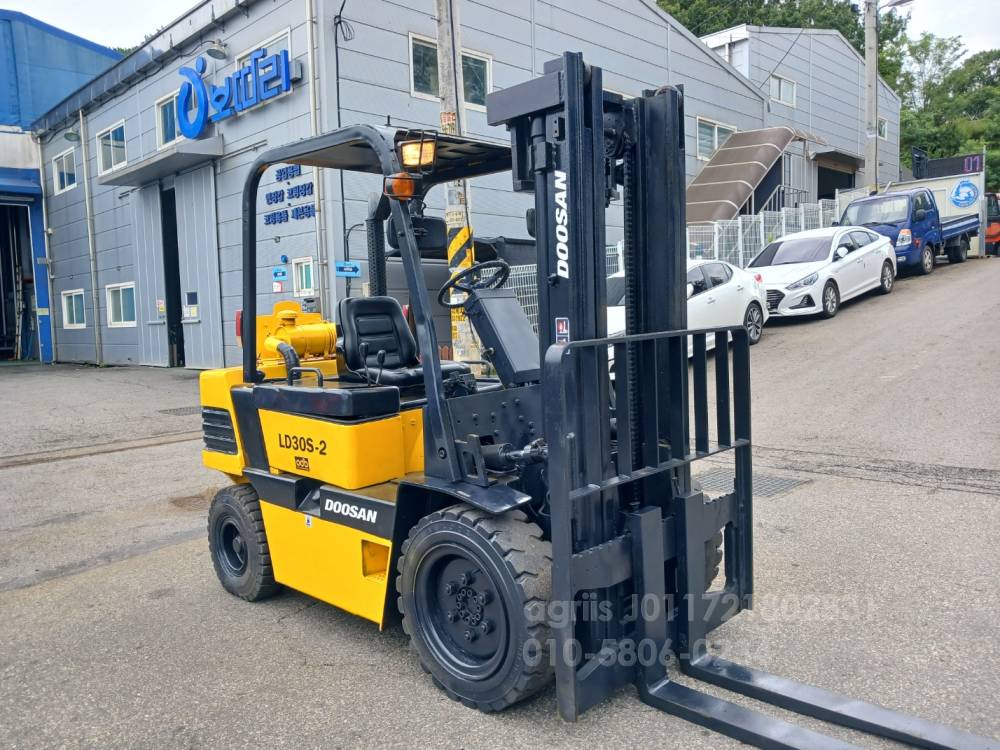 Doosan Forklift LD3톤 습식 지게차  뒤우측면