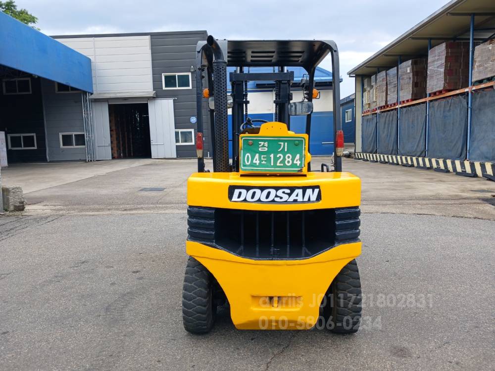 Doosan Forklift LD3톤 습식 지게차  운전석