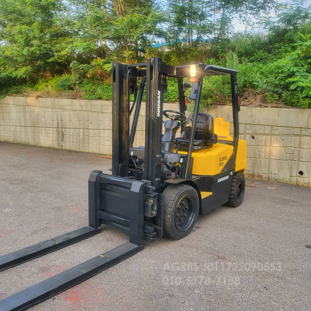 Doosan Forklift 중고지게차 두산 D30S-3 디젤 3톤 지게차 양개식와이드자동발.덧발  운전석